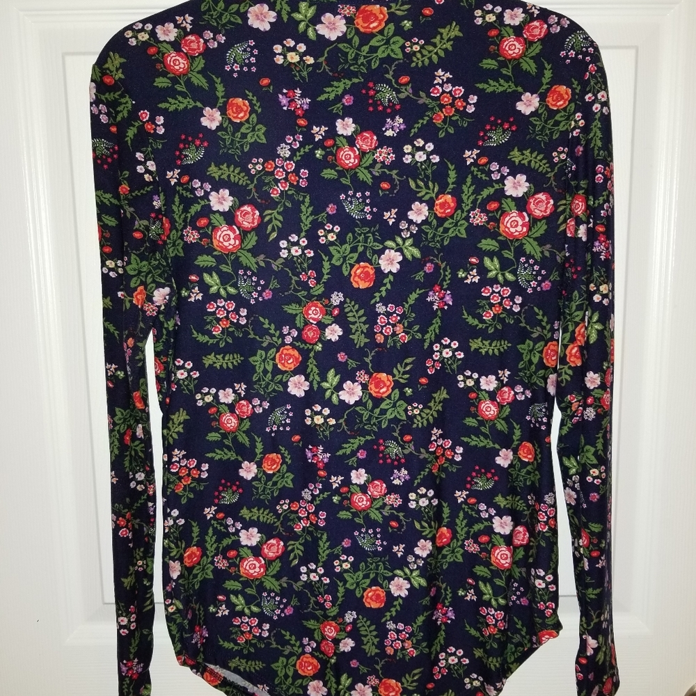 ⚘🌷Floral Shirt/blouse⚘🌷 - Picture 2 of 3